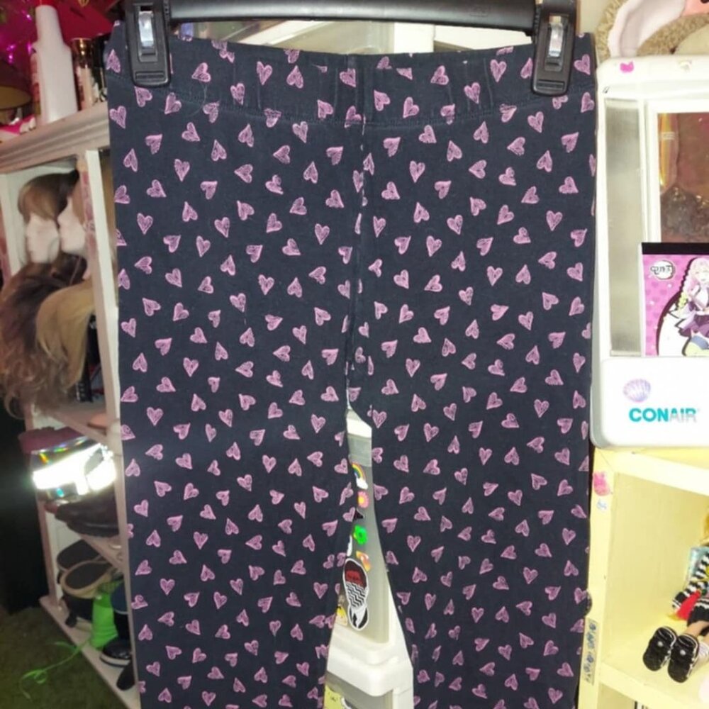 black leggings with rose pink / lavender sketch look hearts